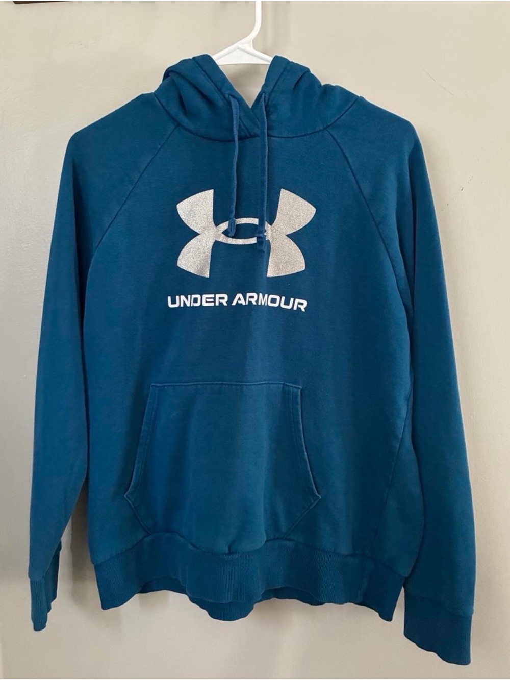 Under Armour women’s blue Pullover Hoodie w metallic silver emblem
